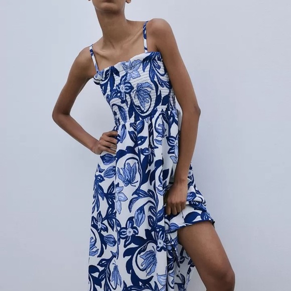 H& M Blue and White Floral size xl Maxi Dress - Picture 3 of 3